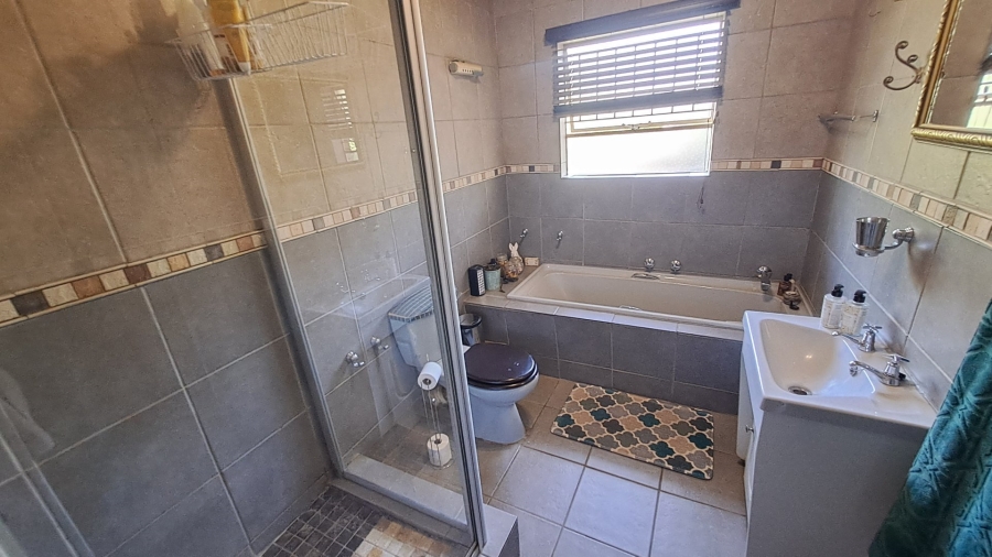 4 Bedroom Property for Sale in Pellissier Free State